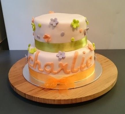 gâteau de baptême à fleurs