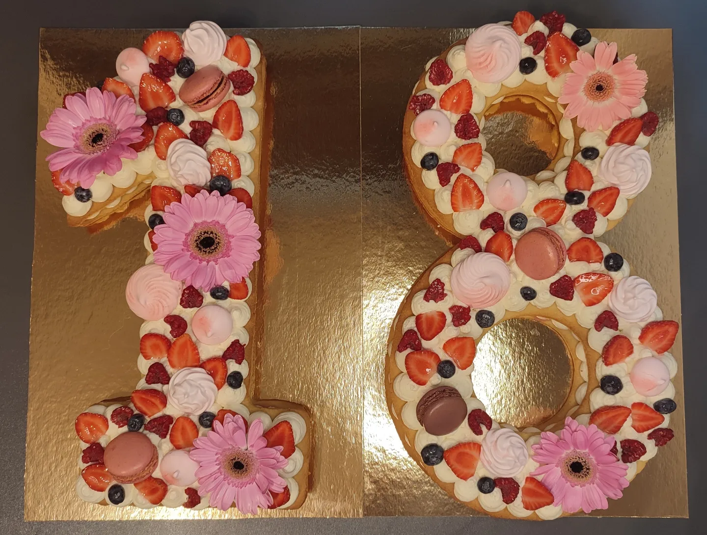 Number cake décoré : 
Mousse mascarpone vanille et fruits rouges