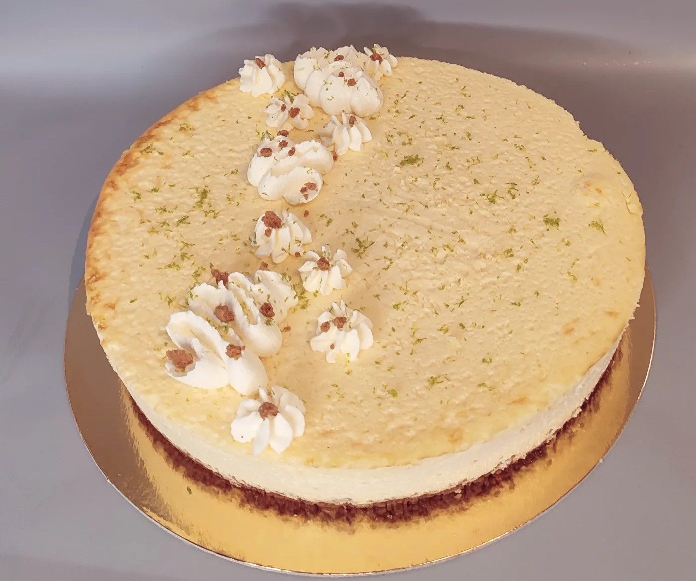 New York cheesecake :
Fond spéculoos, cheesecake avec un goût subtil de citron vert (10/12parts)