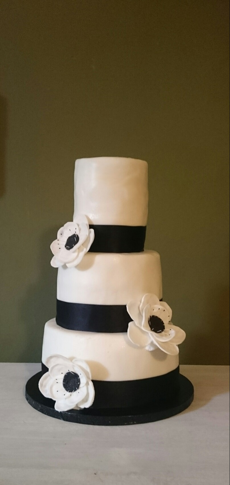 Fleurs blanches en pâte à sucre