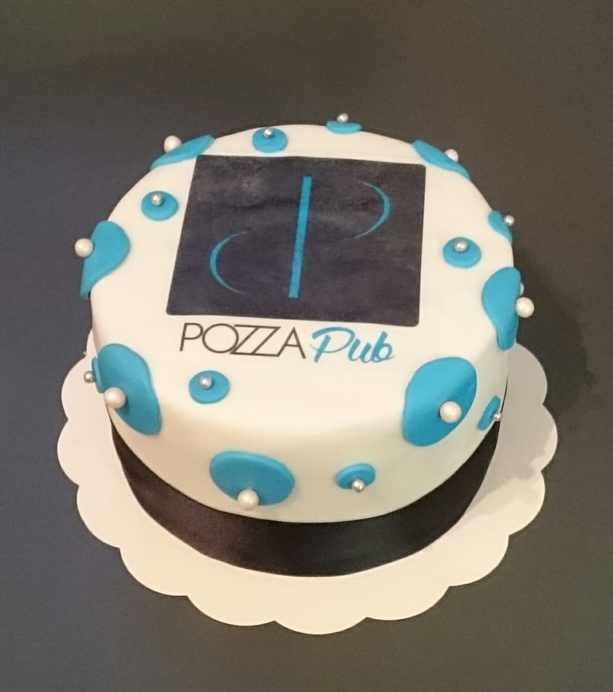 Gâteau avec le logo de votre entreprise