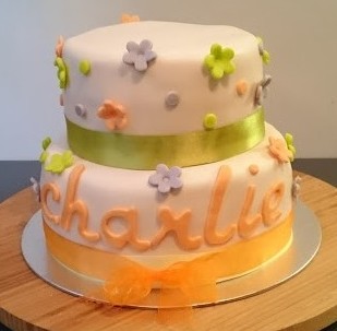 gâteau de baptême à fleurs