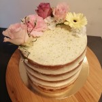 Naked cake rose et jaune pâle