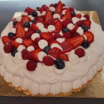 Pavlova aux fruits rouges :
Meringue, chantilly et fruits rouges (sans gluten)