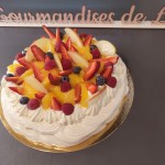 Pavlova aux fruits :
Meringue, chantilly et fruits (sans gluten)