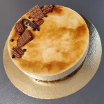 Royal poire :
Pâte sablée, croustillant praliné, mousse poire