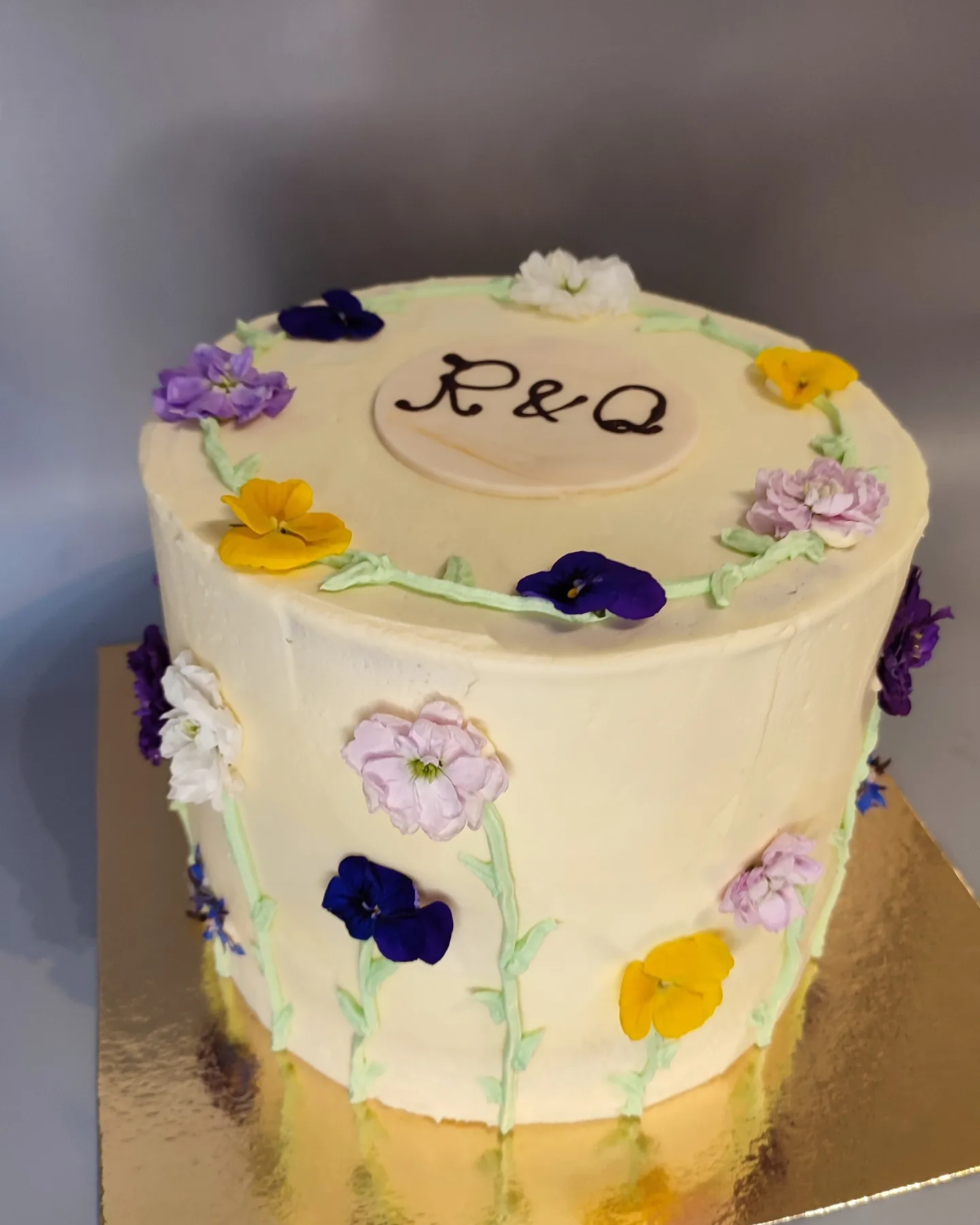 Décoration avec des fleurs comestibles