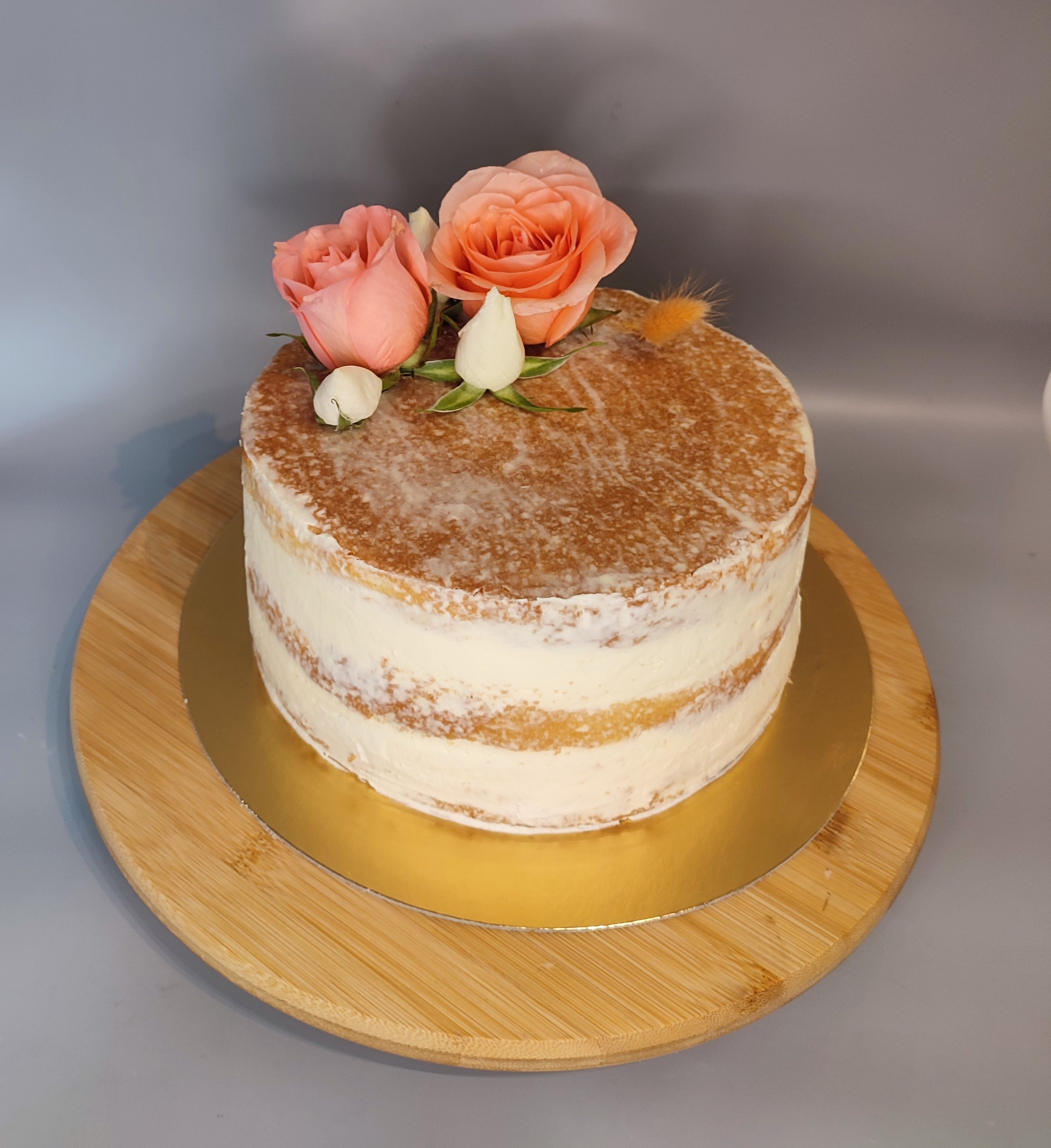 Naked cake, roses corail
