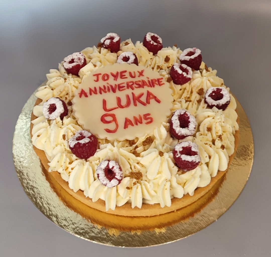 Framboises/ chocolat blanc : 
Pâte sablée, ganache montée au chocolat blanc, croustillant spéculoos et framboises fraîches.