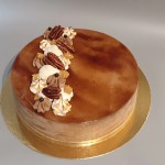 Choco/caramel :
Biscuit, Mousse chocolat 70% origine Côte d'Ivoire,
Mousse caramel (Dulcey),
Crémeux chocolat au lait et noix de Pécan.