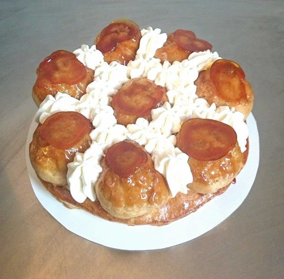 st honoré : pâte feuilletée, pâte à choux, crème légère, chantilly.