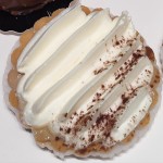 Banoffee:
Confiture de lait, bananes et crème fouettée