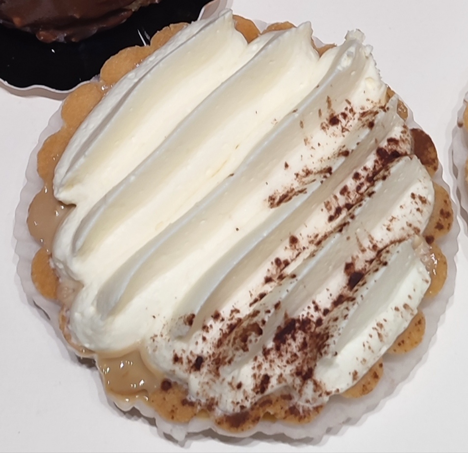 Banoffee:
Confiture de lait, bananes et crème fouettée