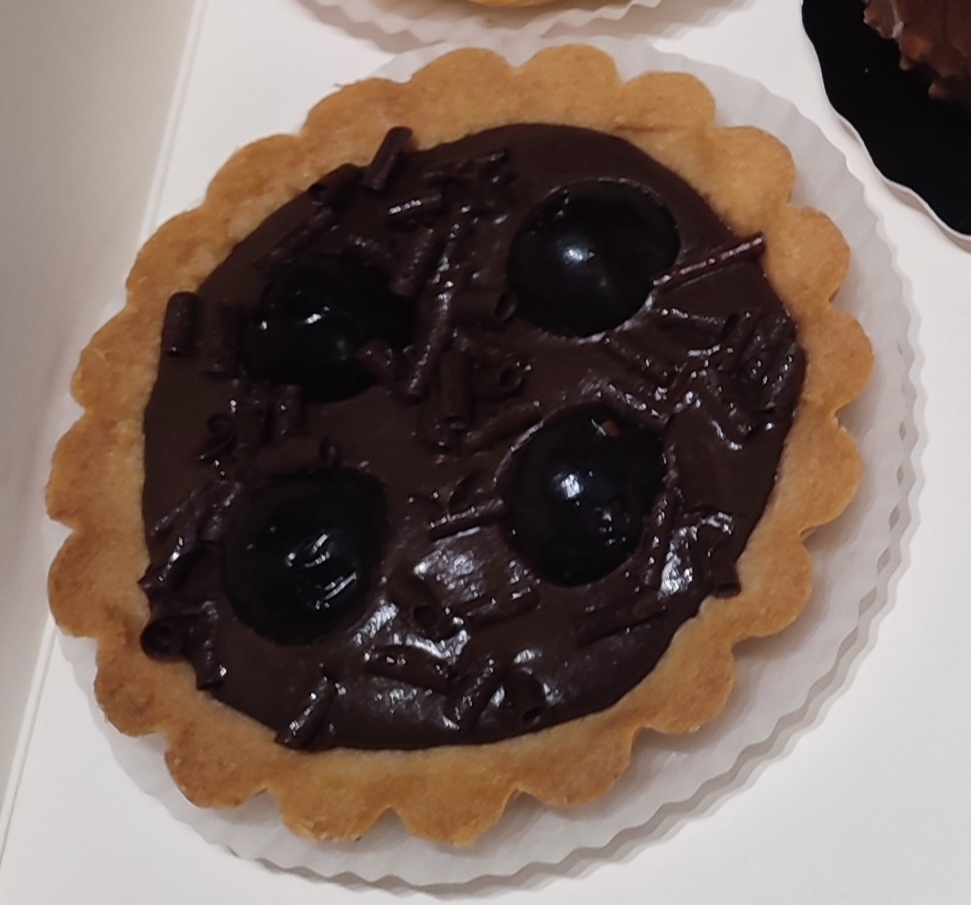 Chocolat/cerises
Ganache au chocolat noir et cerises confites amarenas